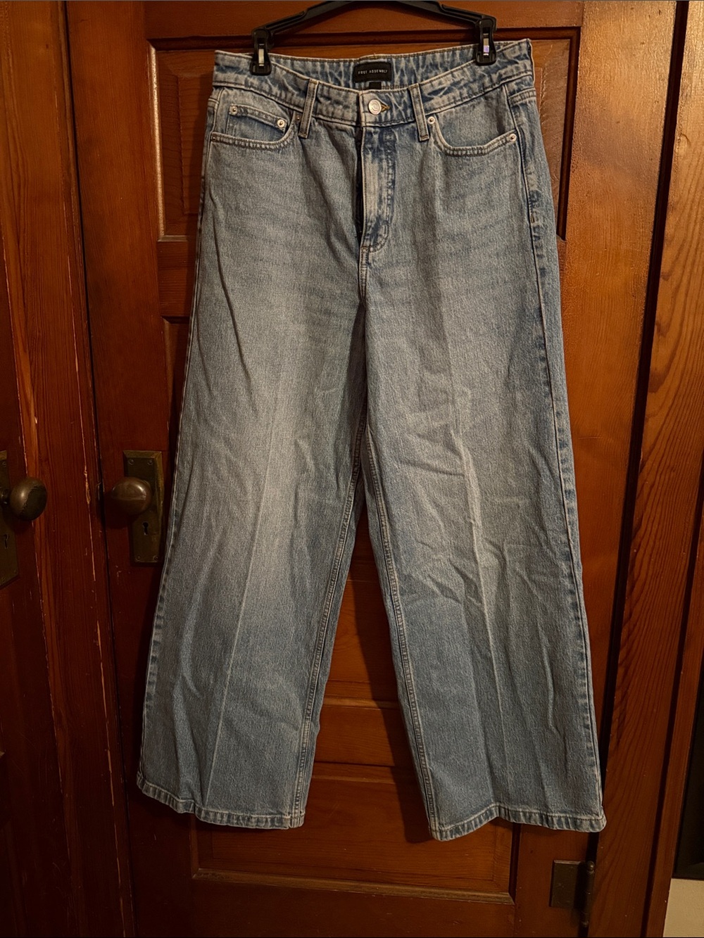 Light Wash Wide-Leg Women's Jeans